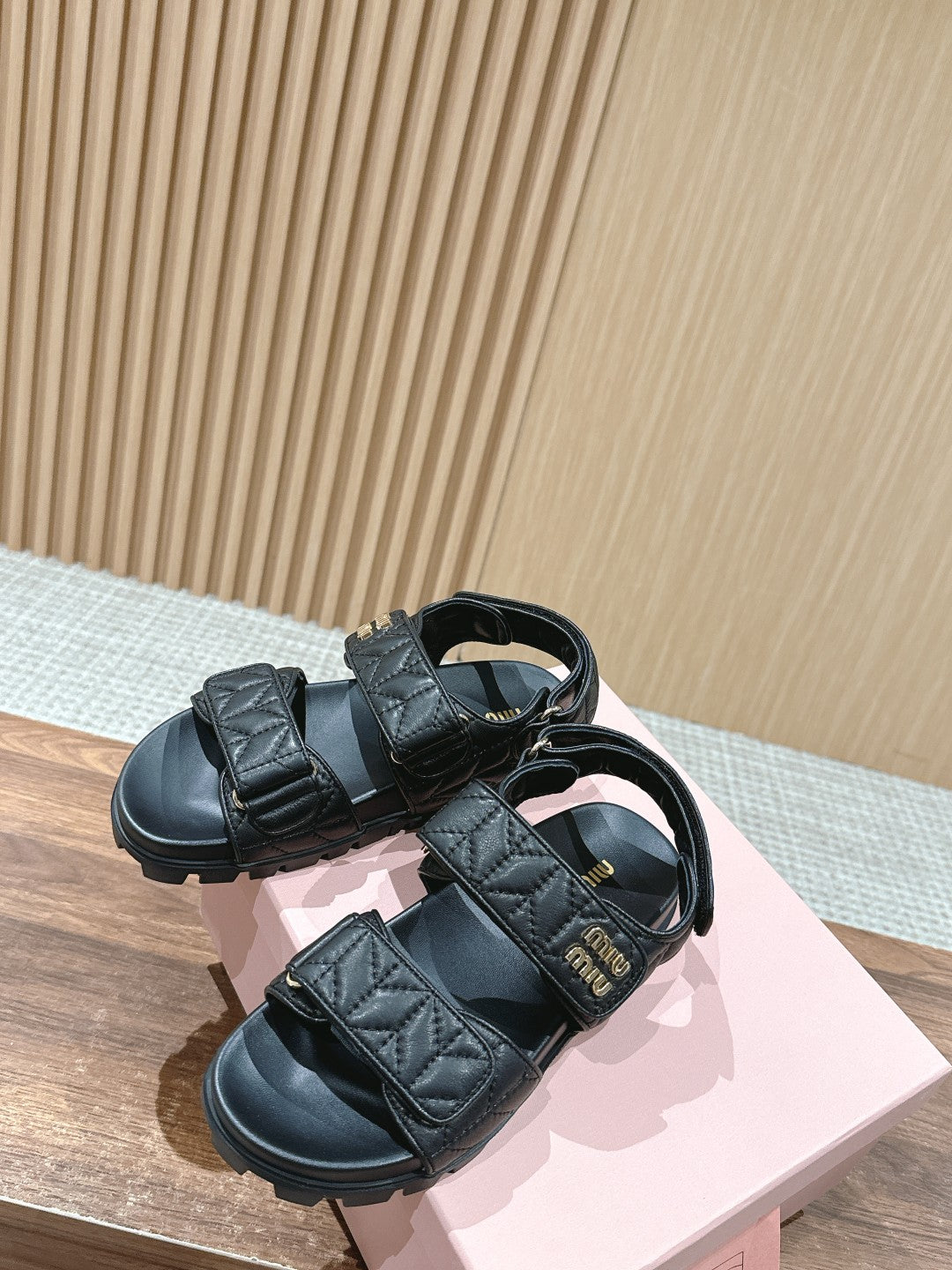 𝐌𝐈*𝐌𝐈* New sandals