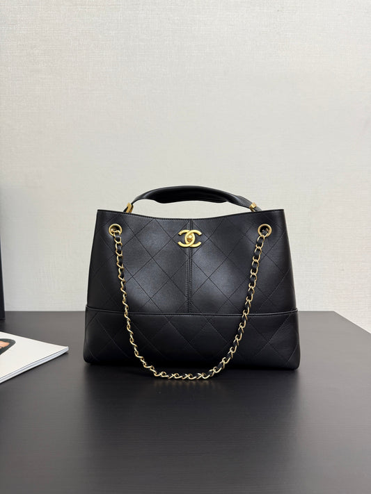 C*2025 new handbags on the catwalk