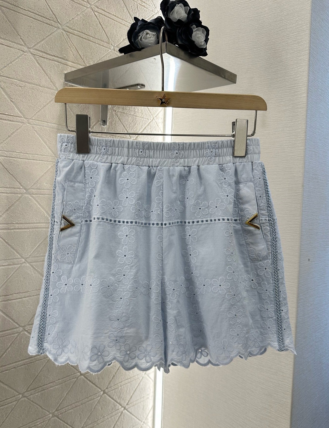 V*♥New Arrival Embroidered Outline Top and Shorts Set