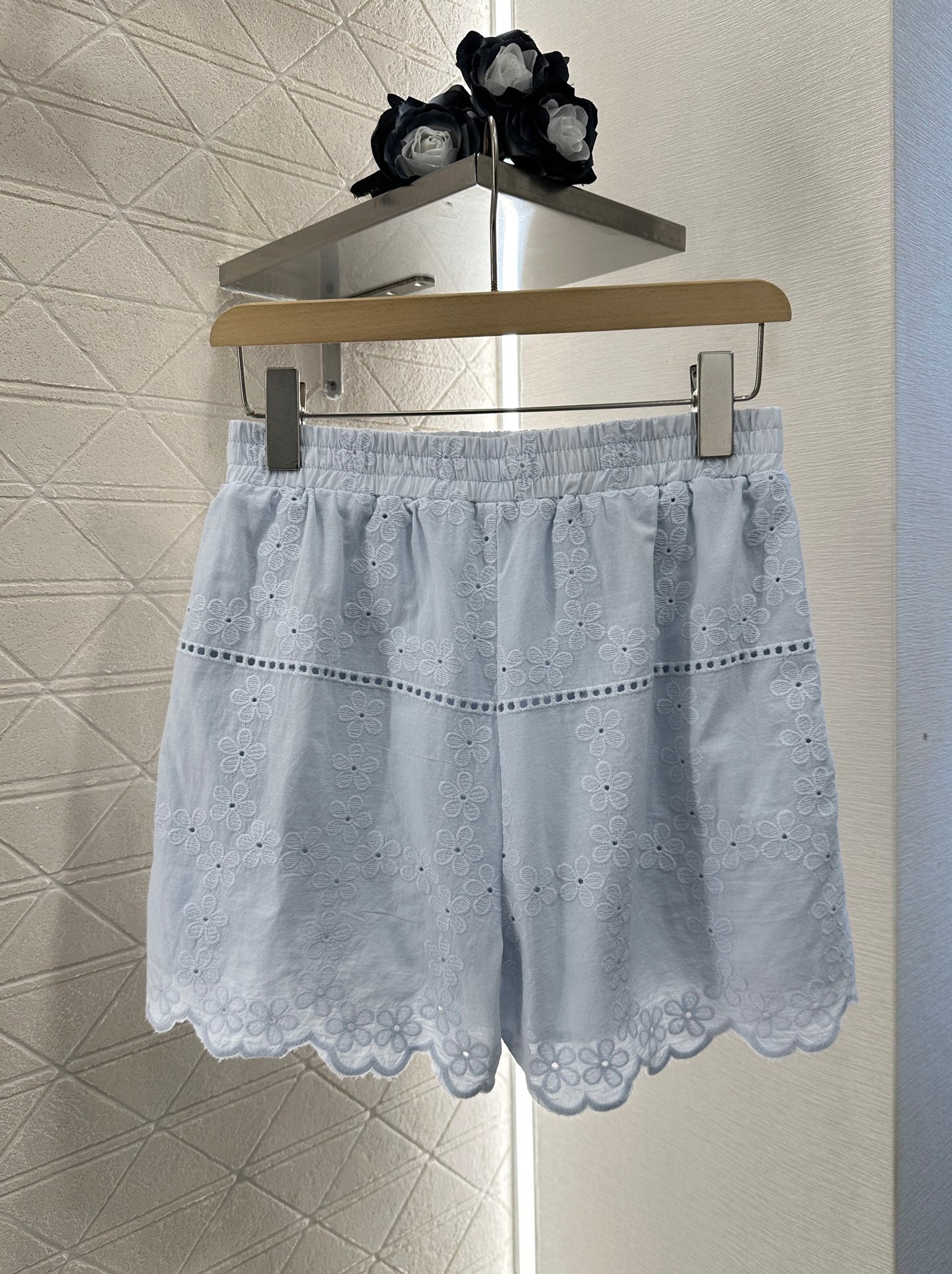 V*♥New Arrival Embroidered Outline Top and Shorts Set