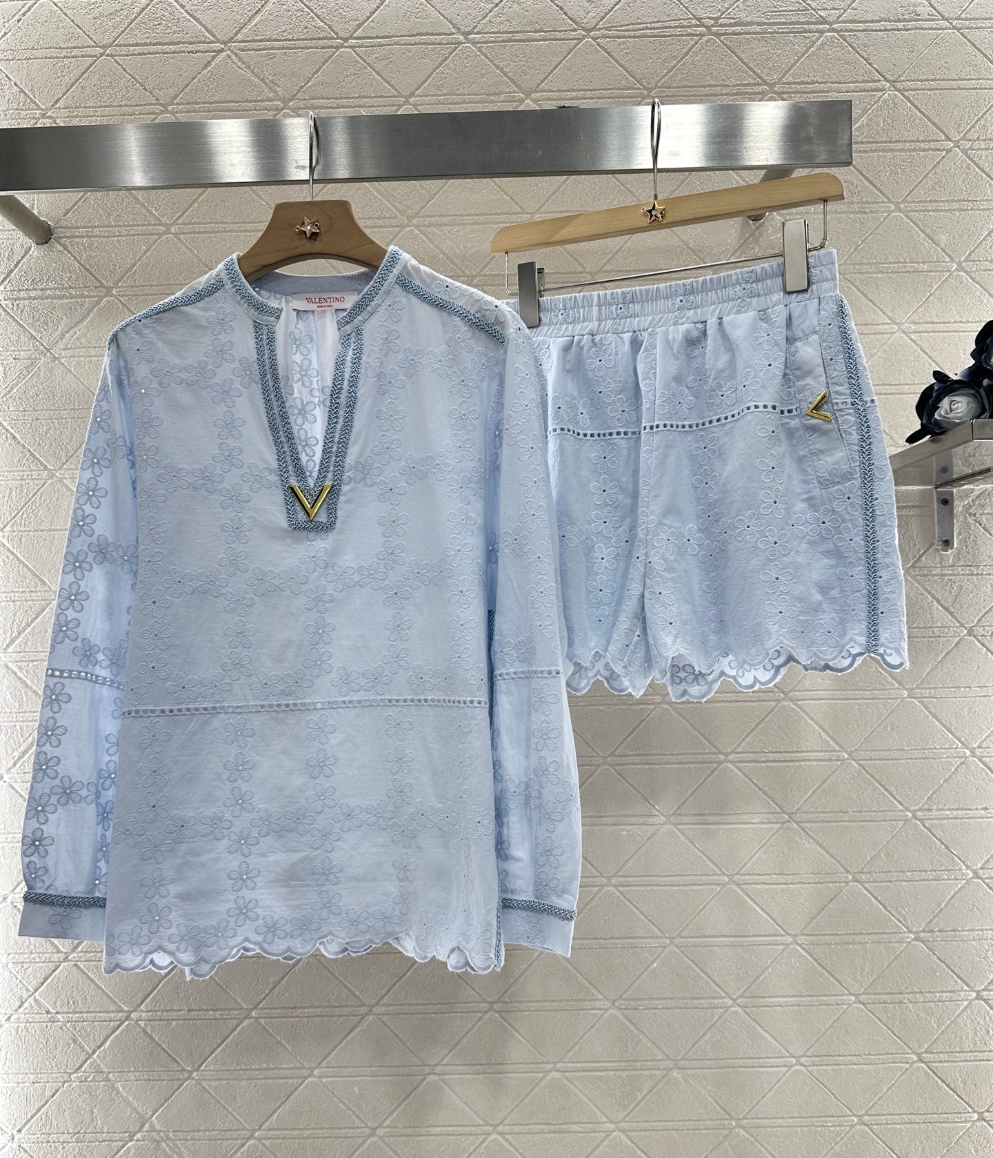 V*♥New Arrival Embroidered Outline Top and Shorts Set