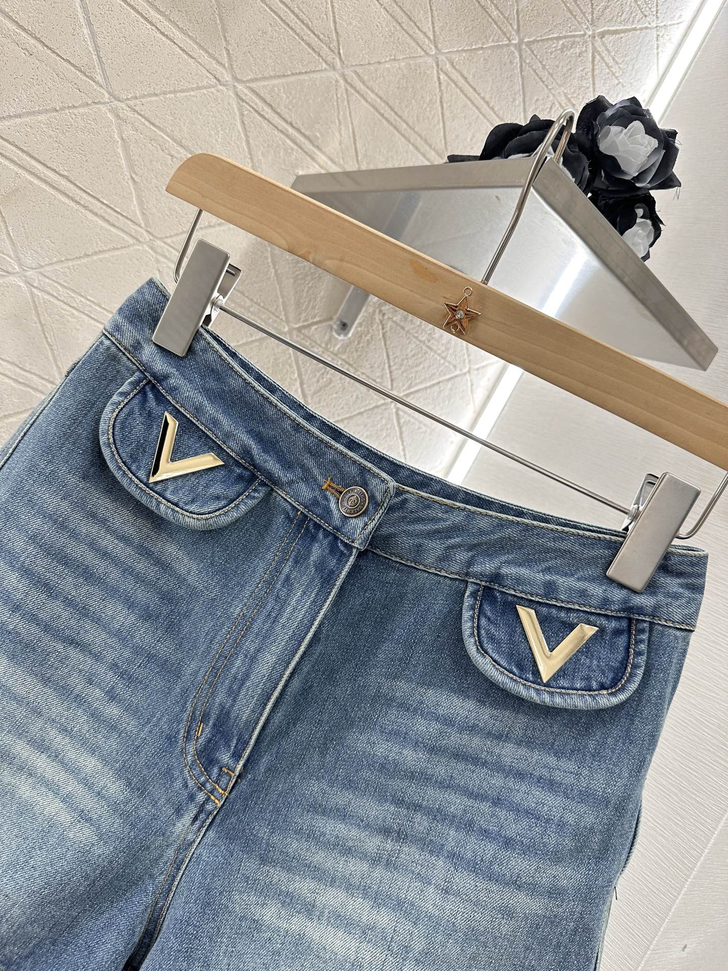 V*♥2025 new products Denim pocket shorts