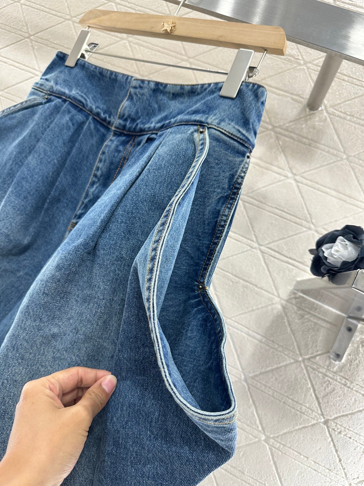 L*♥2025 new product Super cool denim cropped pants