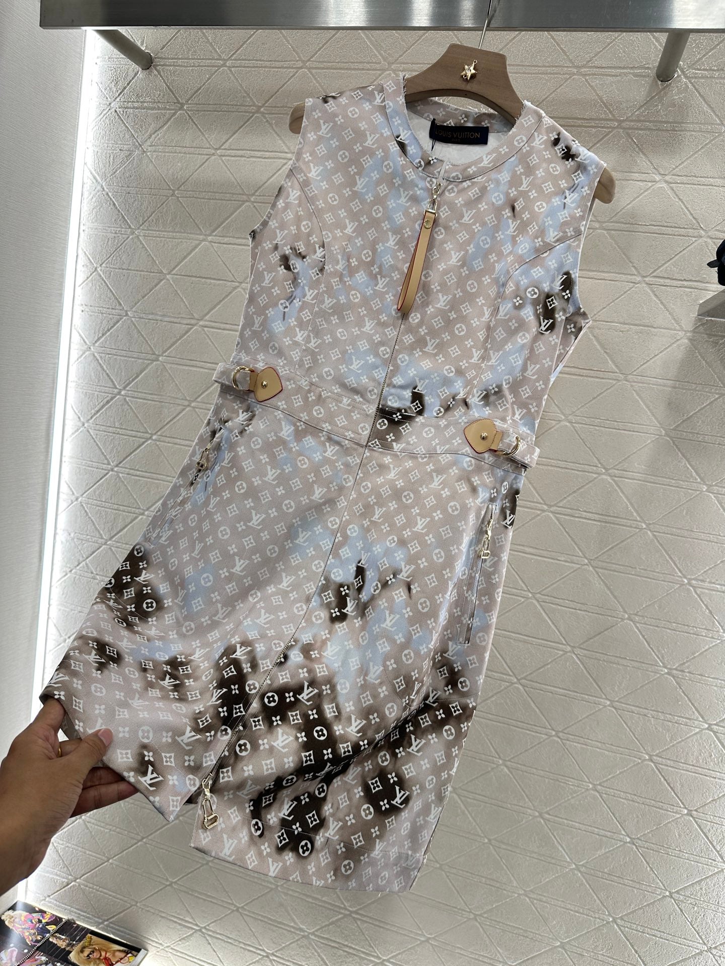 L*♥2025 new product Printed gradient vest dress