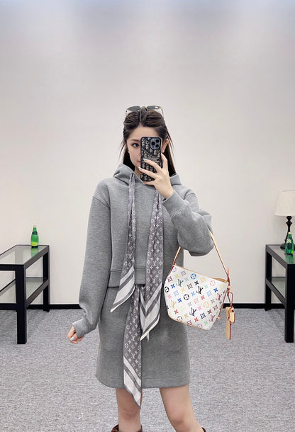 Louis*♥2025 new products Silk sweater skirt set