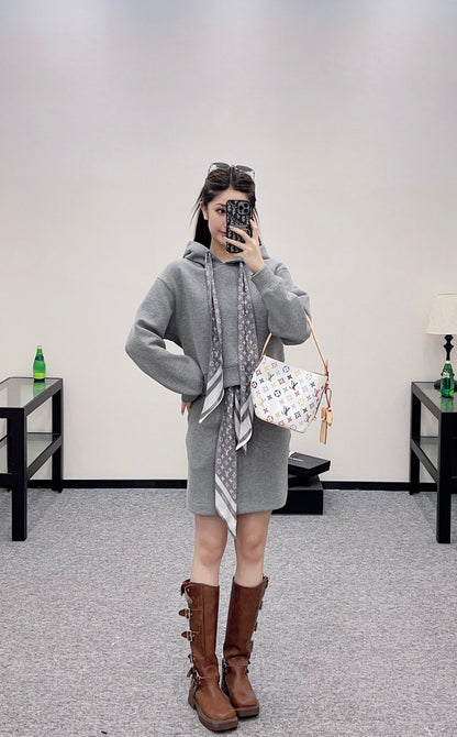 Louis*♥2025 new products Silk sweater skirt set
