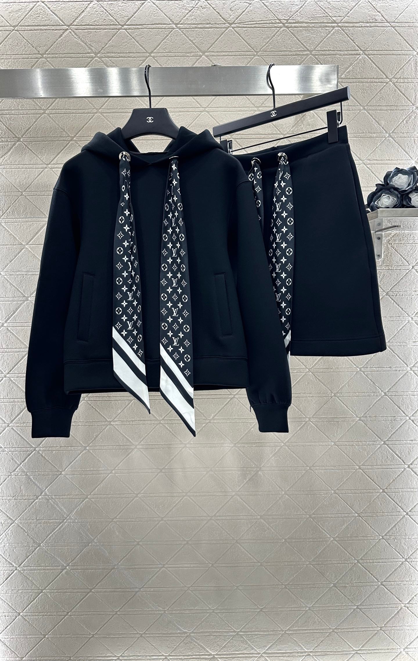 Louis*♥2025 new products Silk sweater skirt set