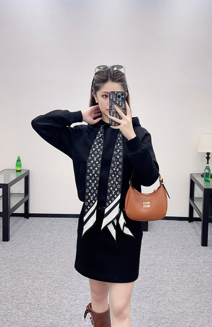 Louis*♥2025 new products Silk sweater skirt set