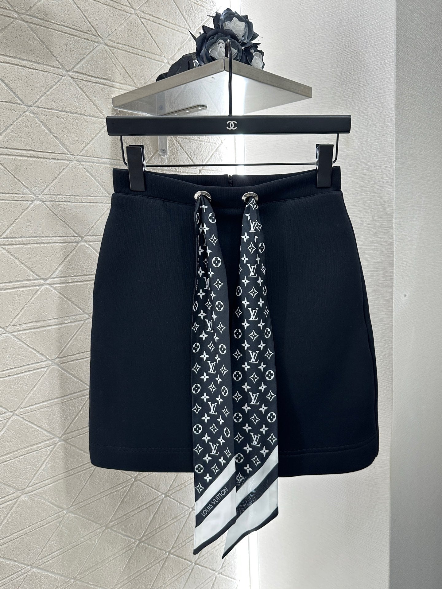 Louis*♥2025 new products Silk sweater skirt set