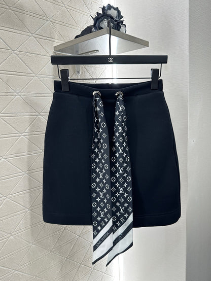 Louis*♥2025 new products Silk sweater skirt set