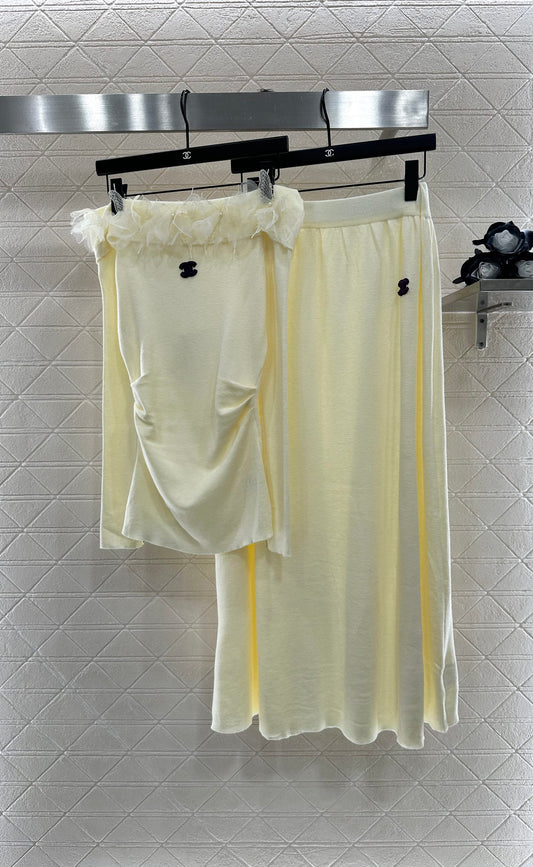 C*♥2025 New Arrival Knitted Long-Sleeved Skirt Set