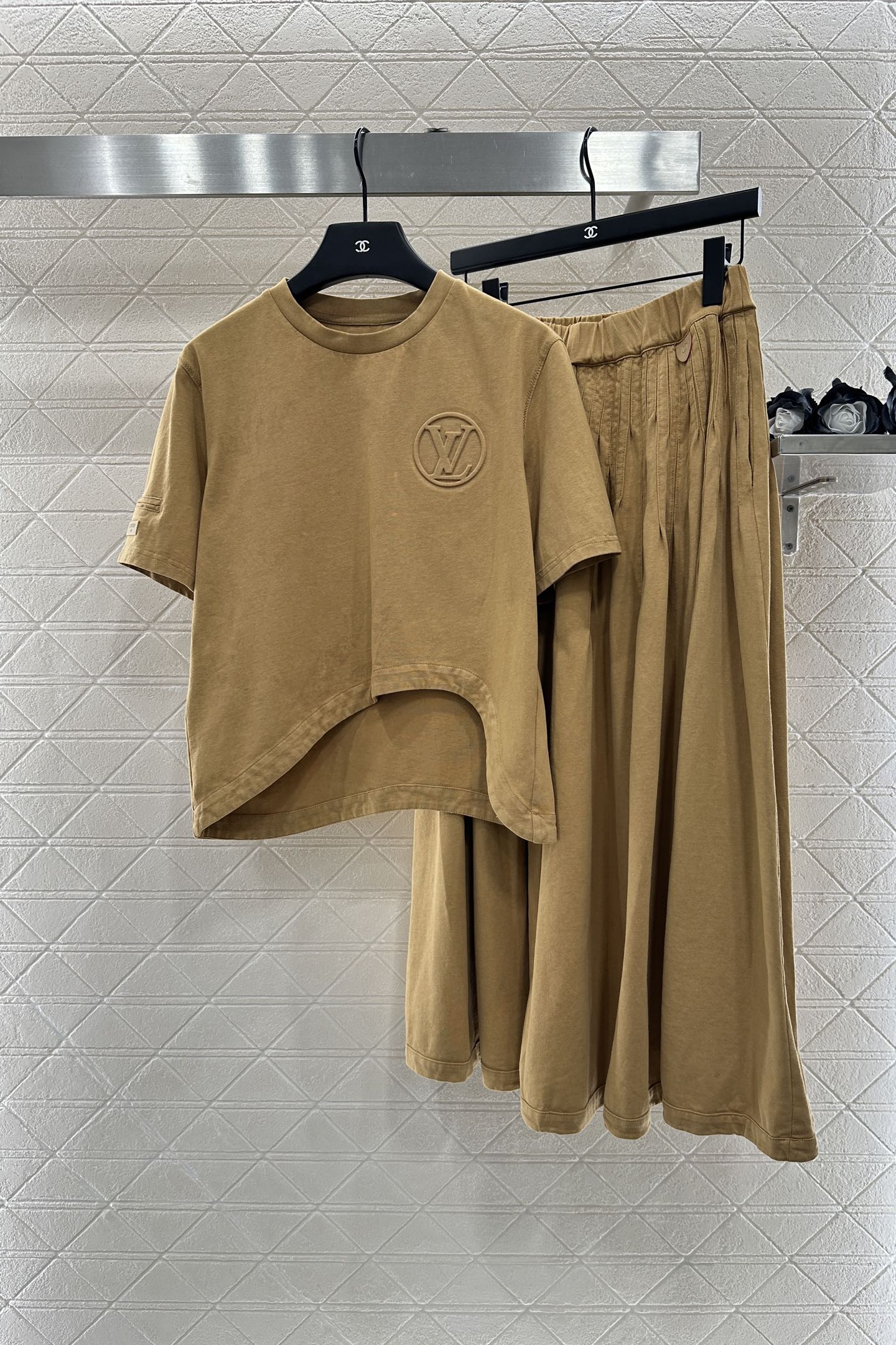 Louis*♥ 2025 New Arrivals Short-sleeved skirt suit