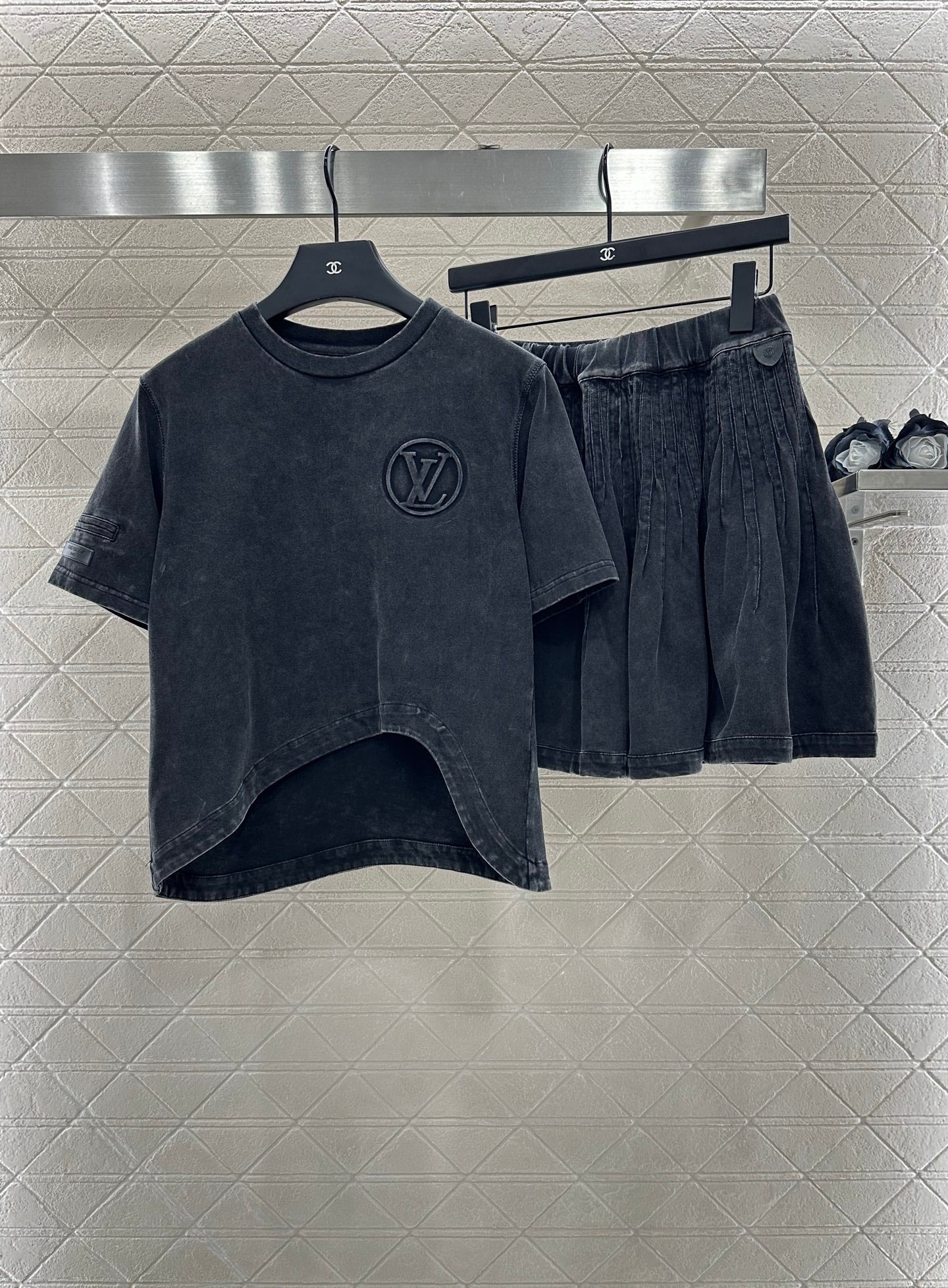 Louis*♥ 2025 New Arrivals Short-sleeved skirt suit