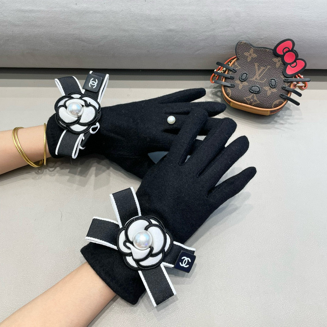 Chan wool gloves