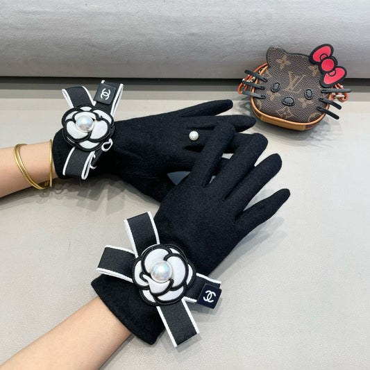 Chan wool gloves