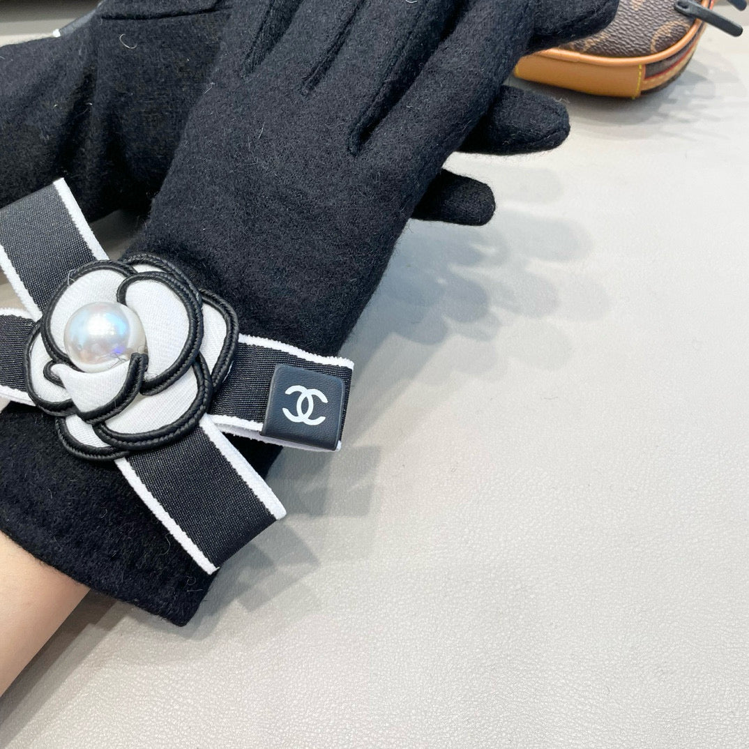 Chan wool gloves