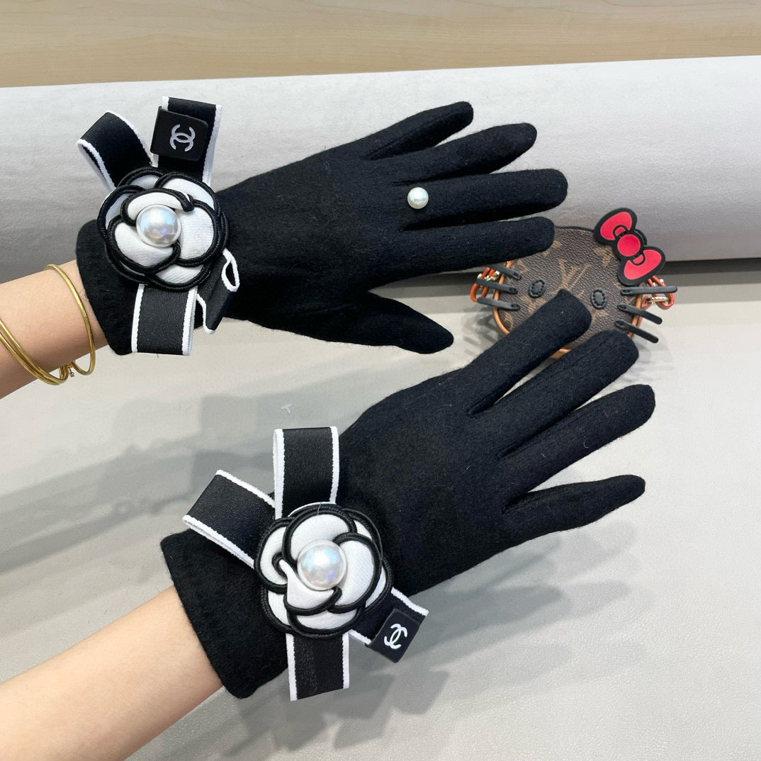 Chan wool gloves
