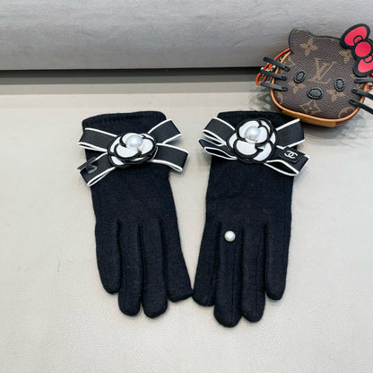Chan wool gloves