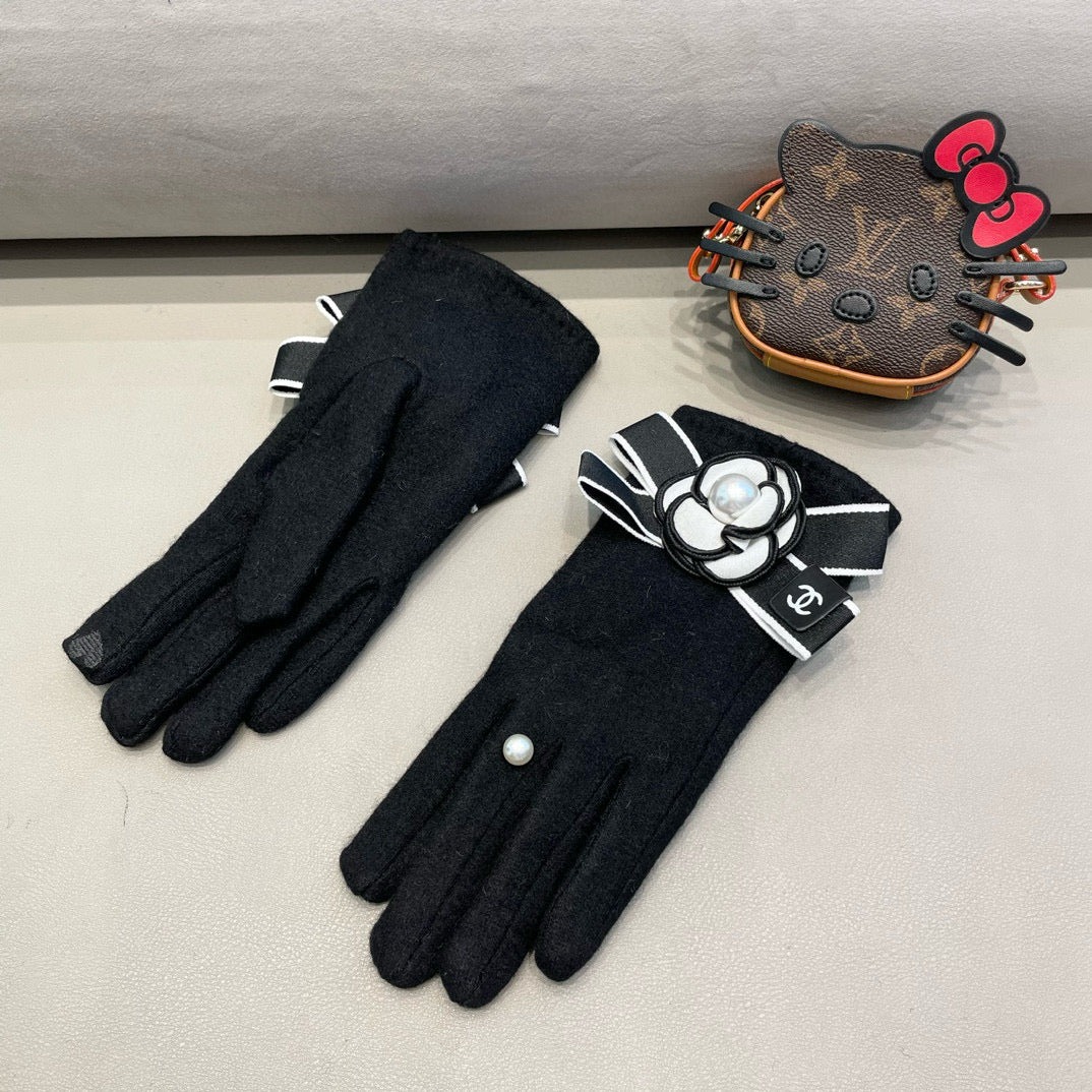 Chan wool gloves