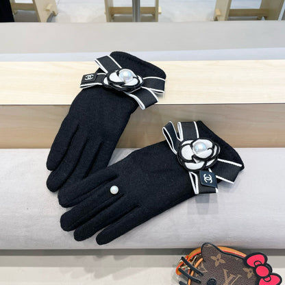 Chan wool gloves