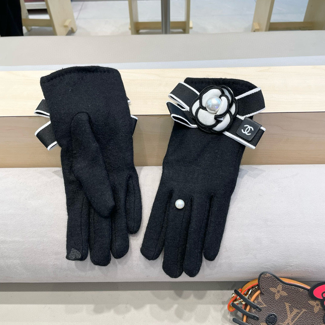Chan wool gloves