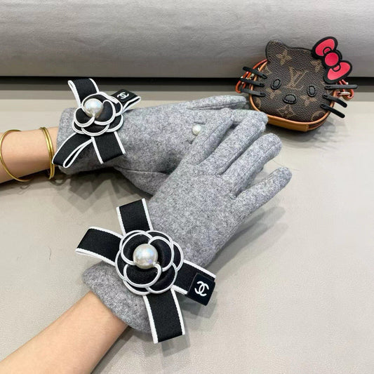 Chan wool gloves
