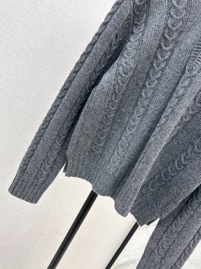 Loe NEW V-neck sweater