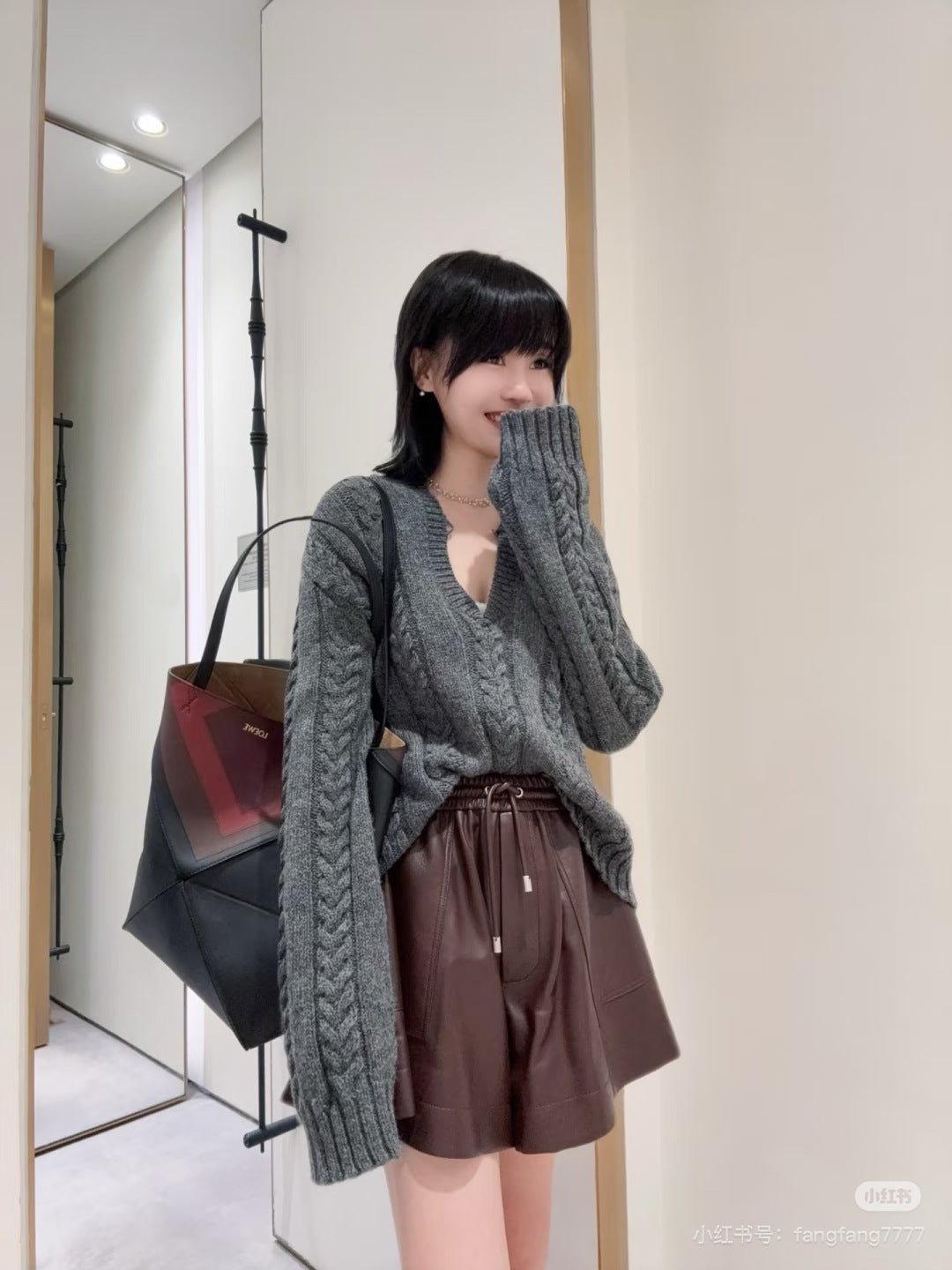 Loe NEW V-neck sweater