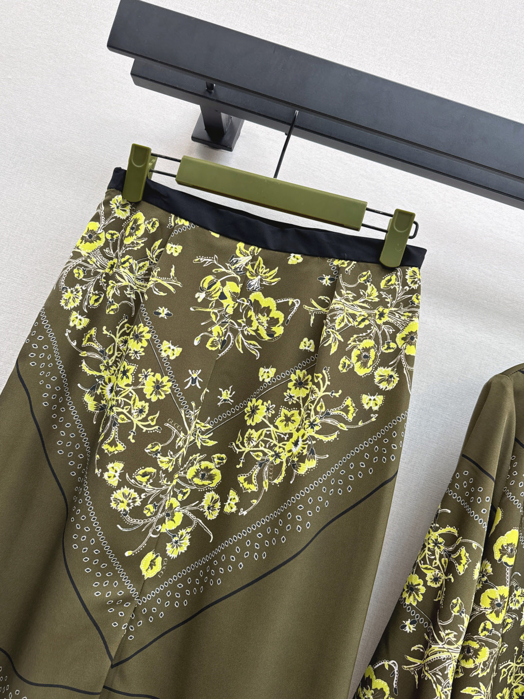Guc NEW Hip skirt