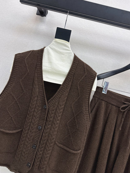 Max NEW wool suit