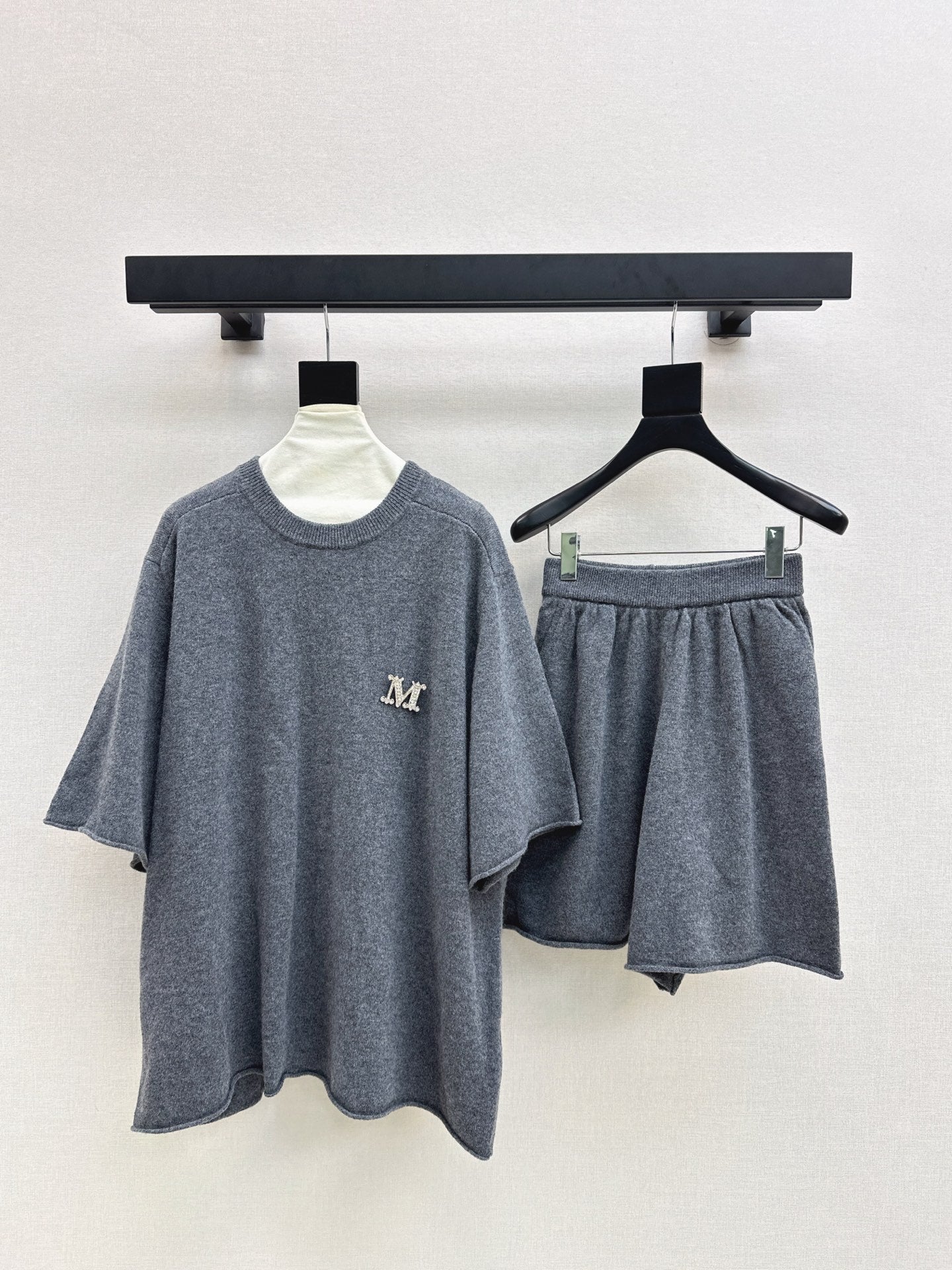 Max NEW wool suit