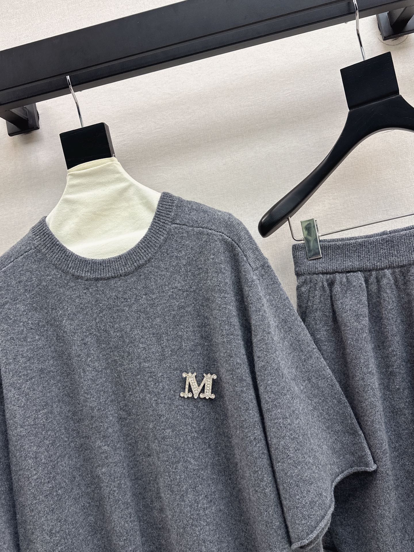 Max NEW wool suit