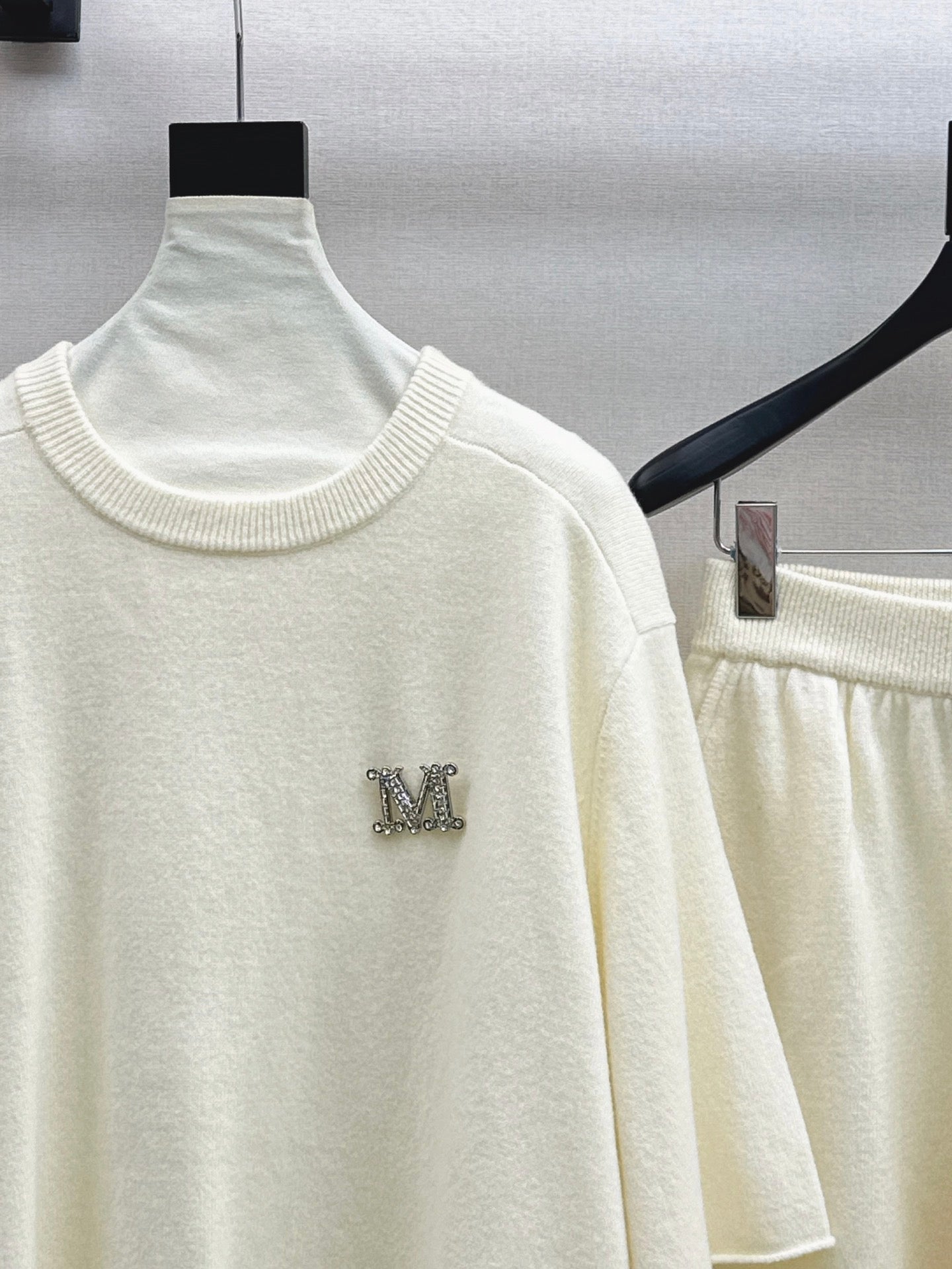 Max NEW wool suit