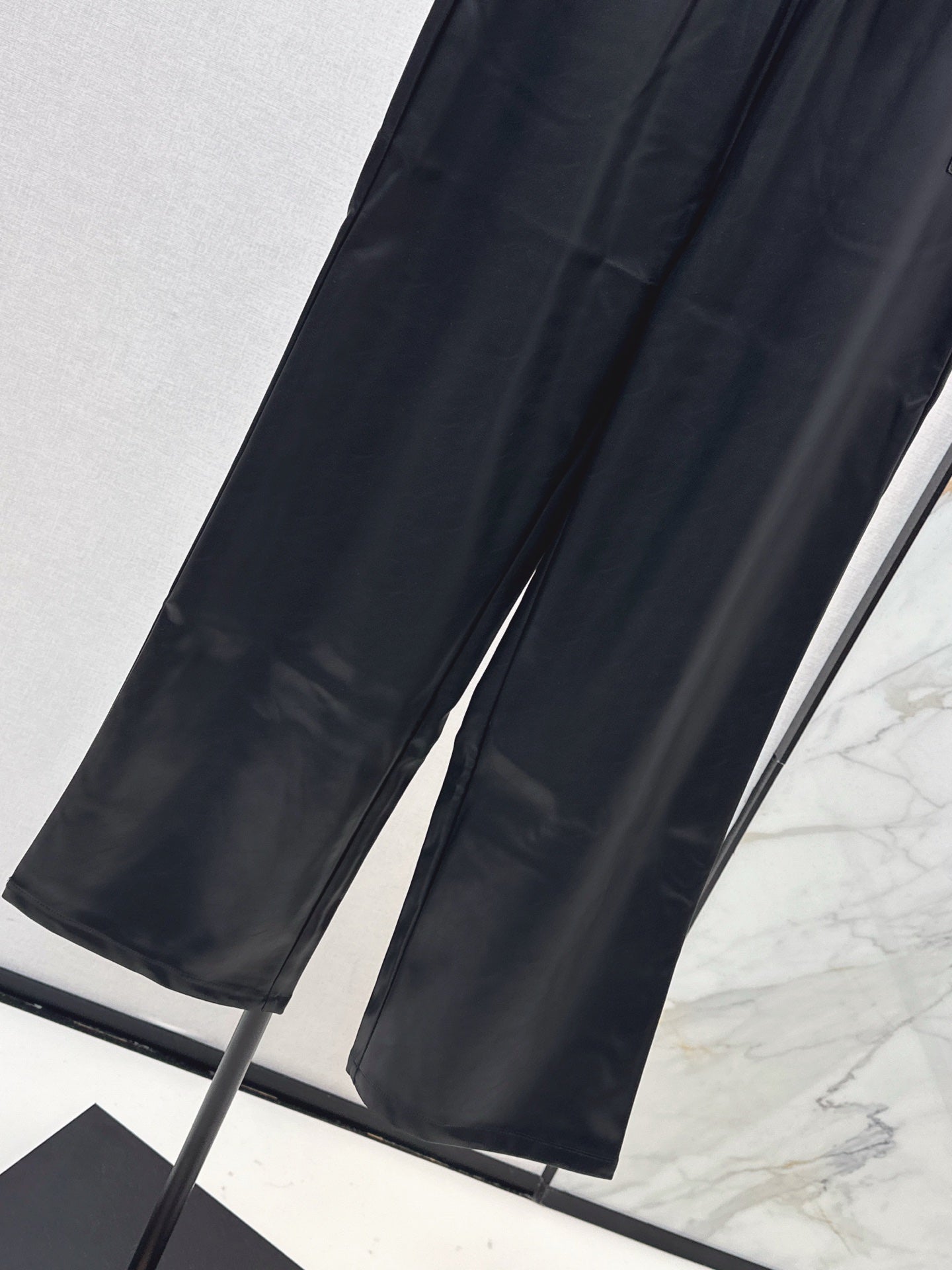 Loe NEW pu pants