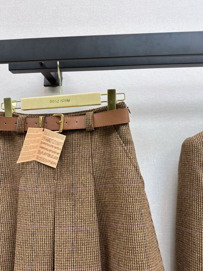 Miu NEW Pleated skirt