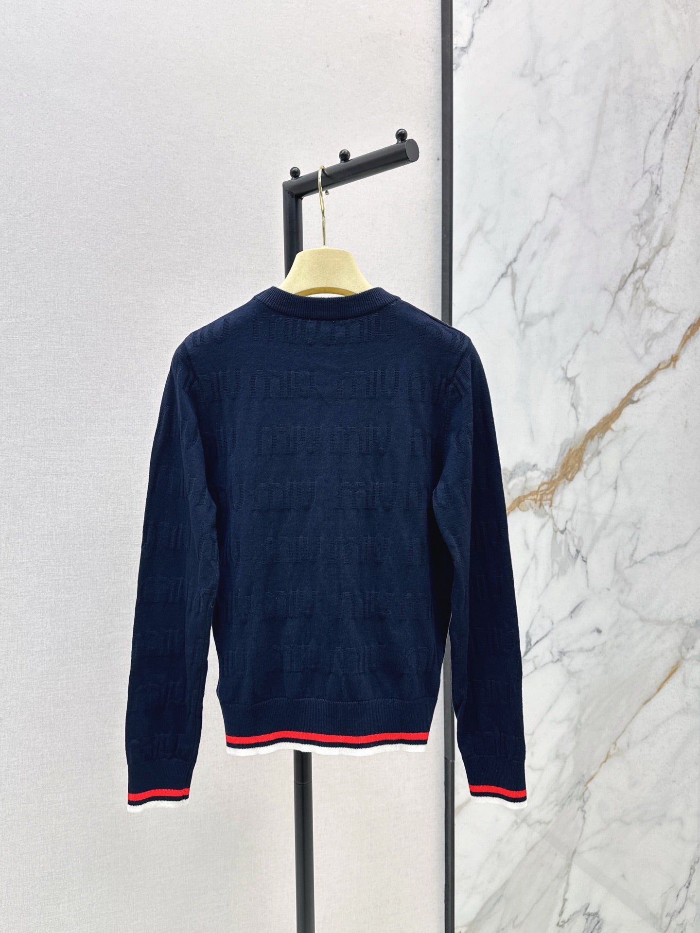 Miu NEW Knit a sweater