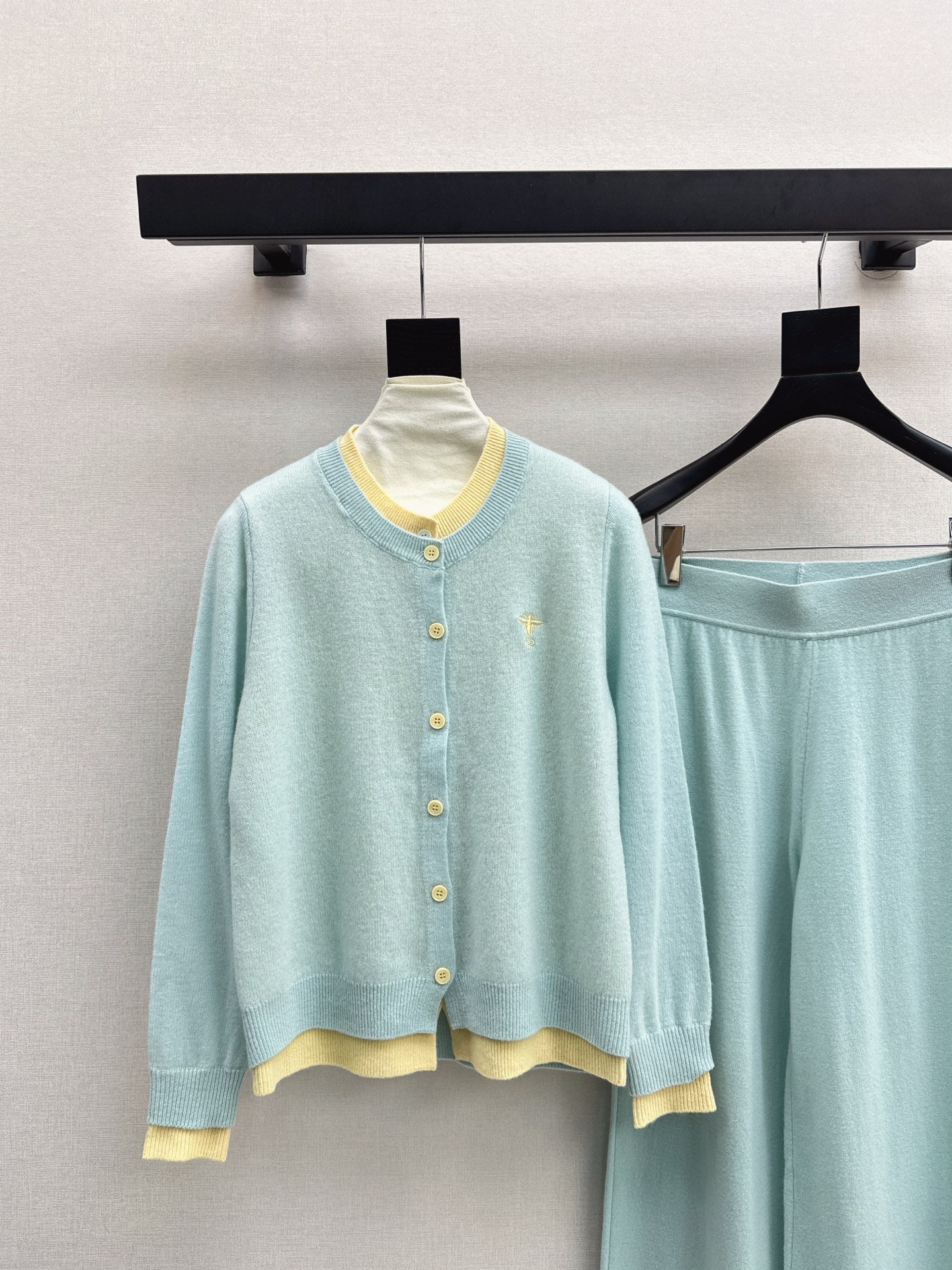 CD NEW Knitted set