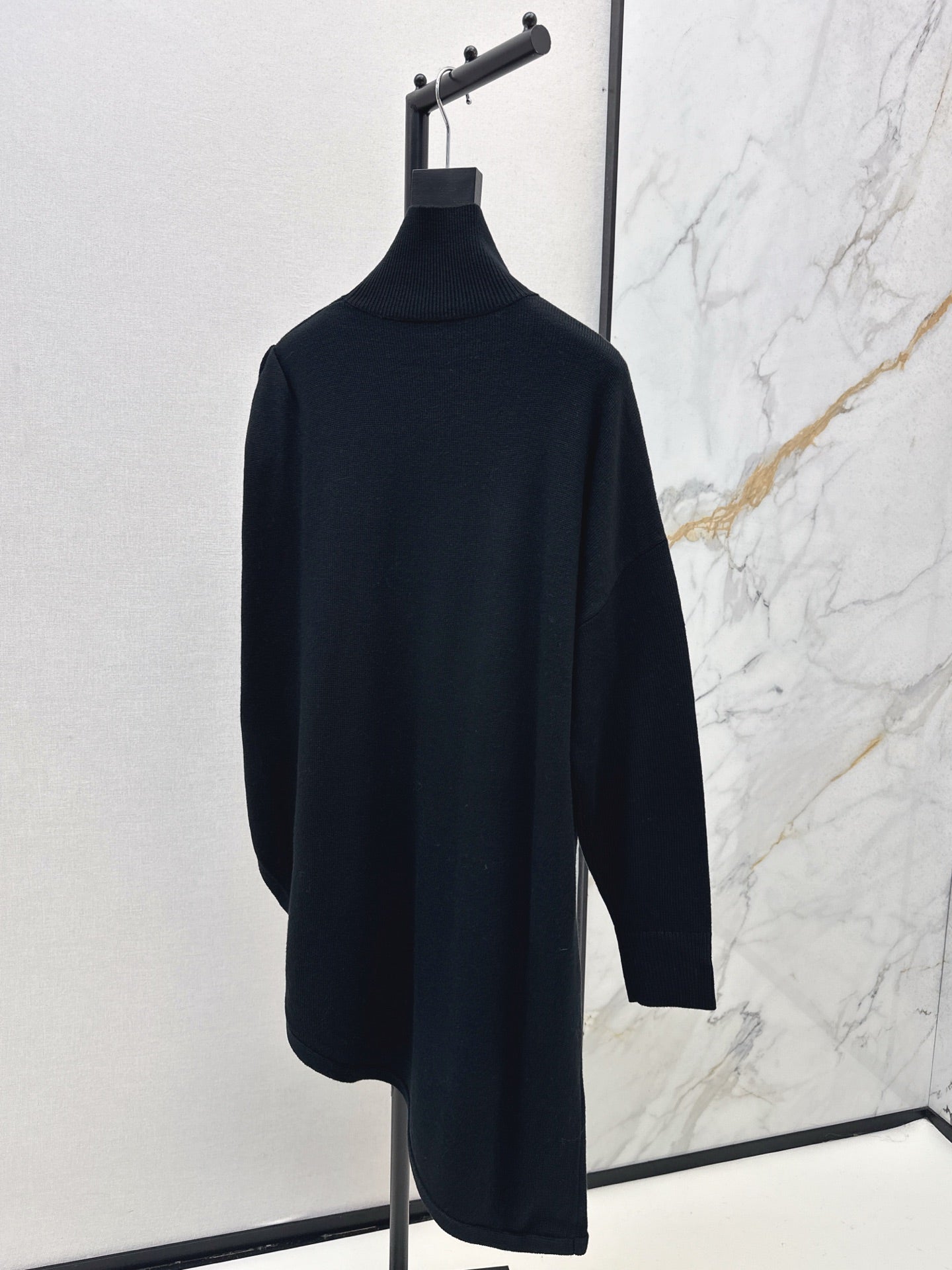 Max NEW Wool knitted sweater