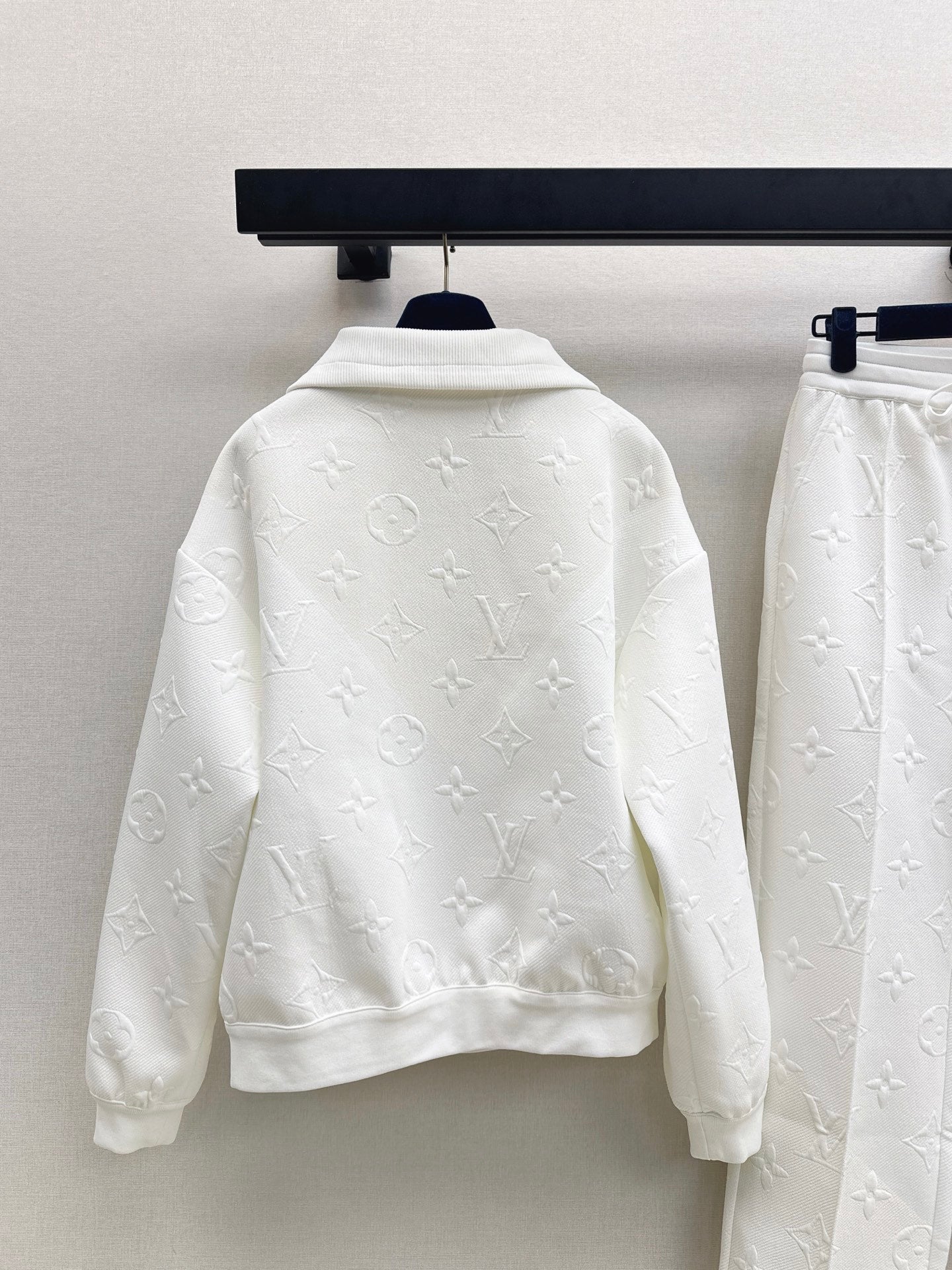 Louis NEW Letter-embossed sweatshirt