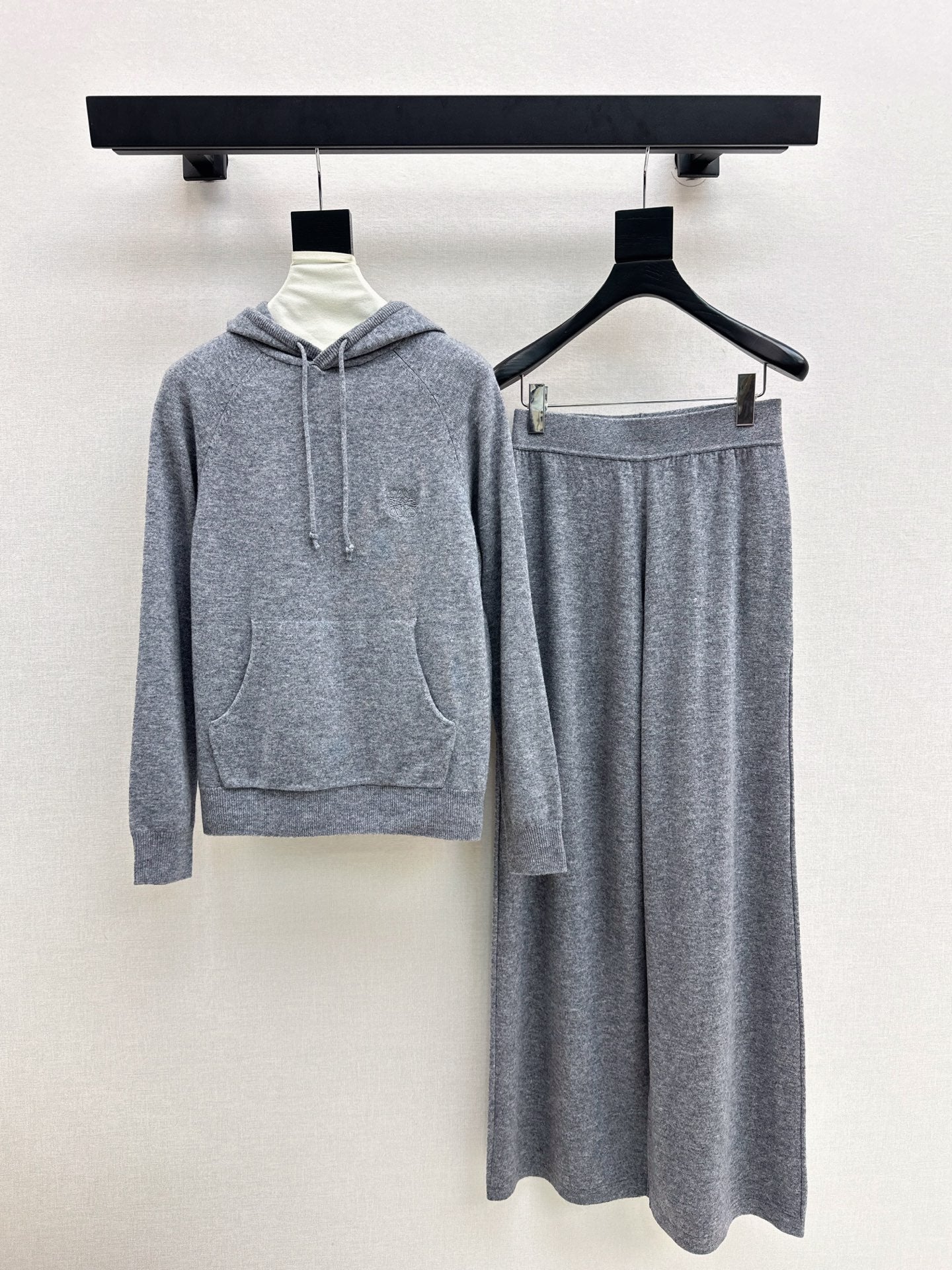 Loe NEW knitted suit