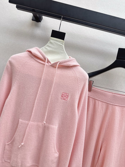 Loe NEW knitted suit