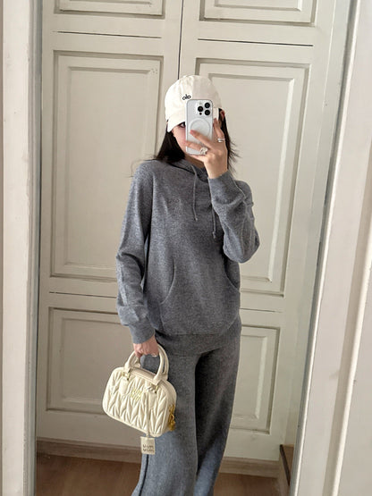 Loe NEW knitted suit