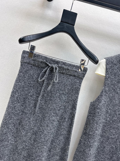 Loro NEW knitted suit