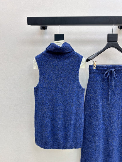 Loro NEW knitted suit