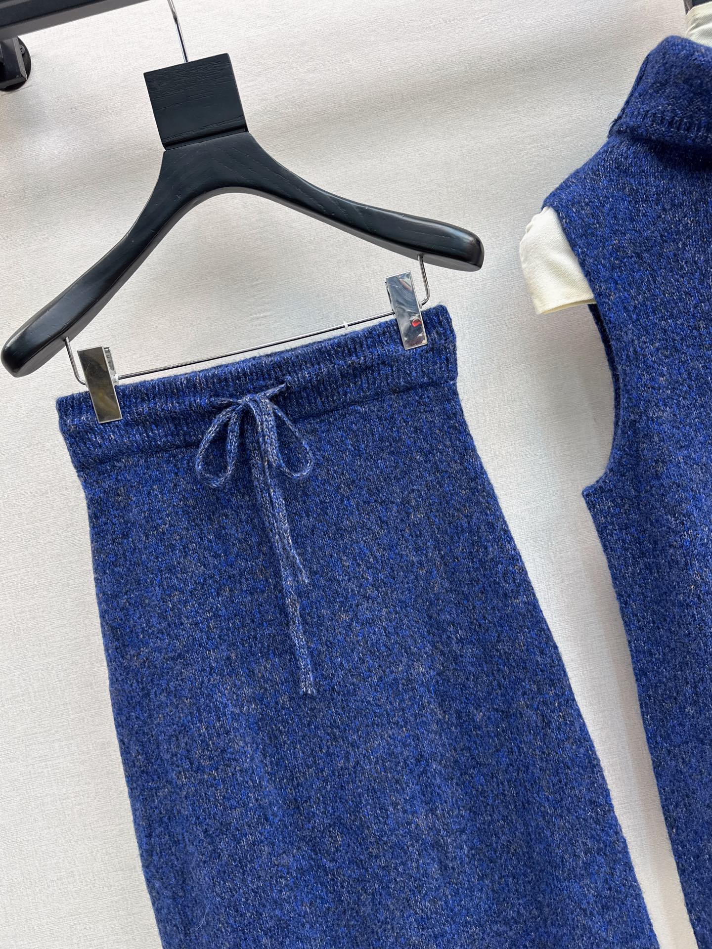 Loro NEW knitted suit