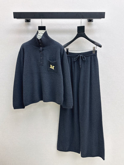 Max NEW knitted suit