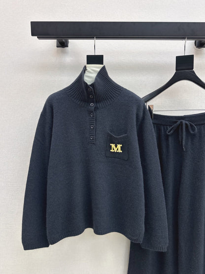 Max NEW knitted suit