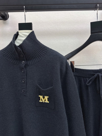 Max NEW knitted suit