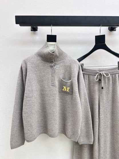 Max NEW knitted suit