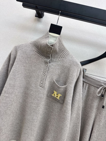 Max NEW knitted suit